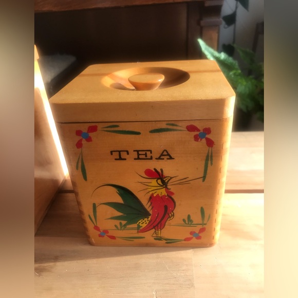 Mid-Century Rooster Canister Set. - Picture 4 of 9